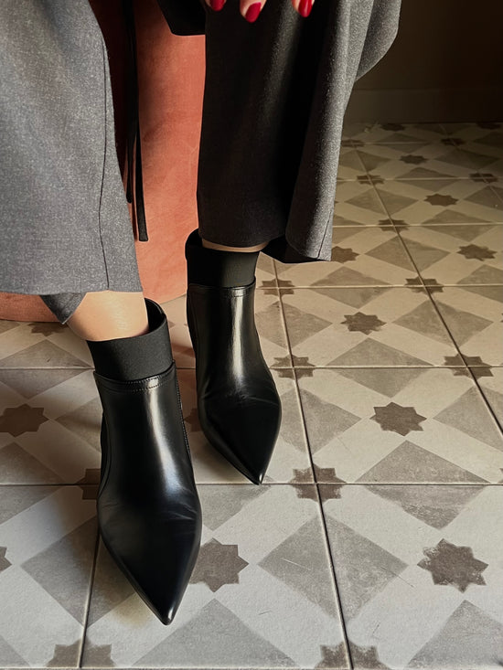 Stivaletto in pelle Anna F con elastico alla caviglia