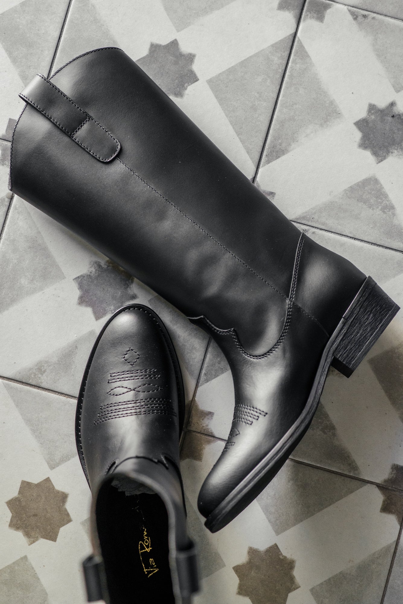 Stivale Texano in Pelle Nero – Via Roma