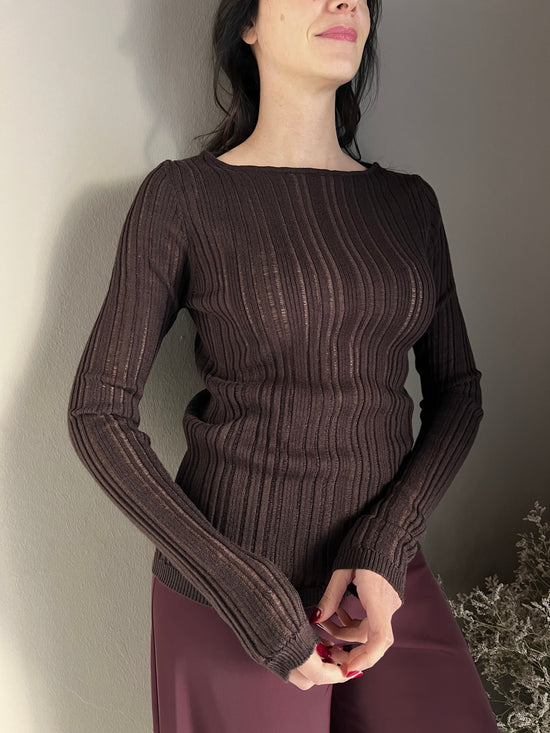 Maglia slim fit a costine in misto lana fondente