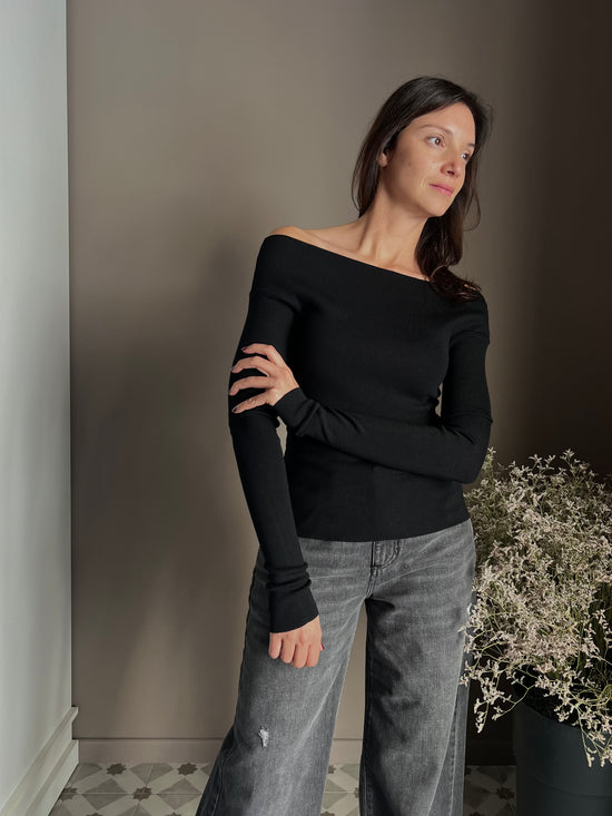 Maglia off shoulder nera