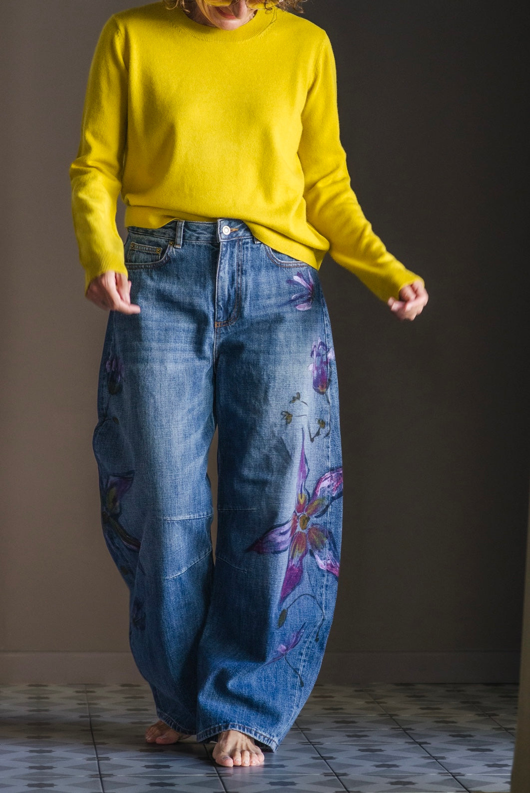Pantalone denim dipinto a mano