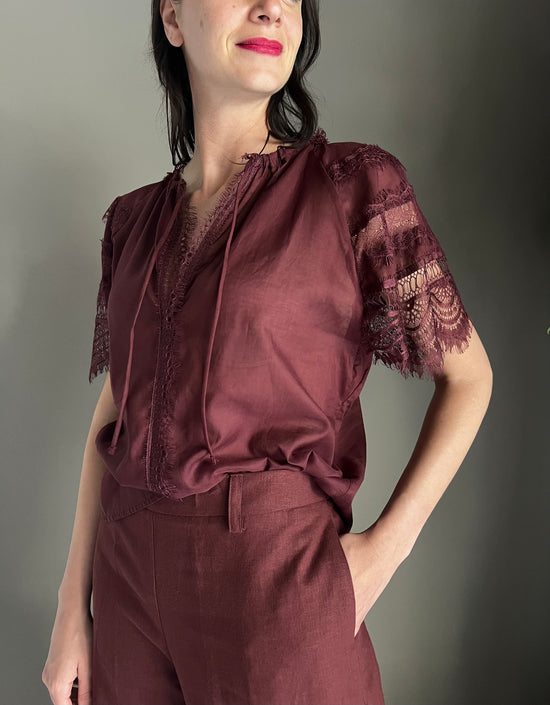 Blusa manica corta con inserti in pizzo