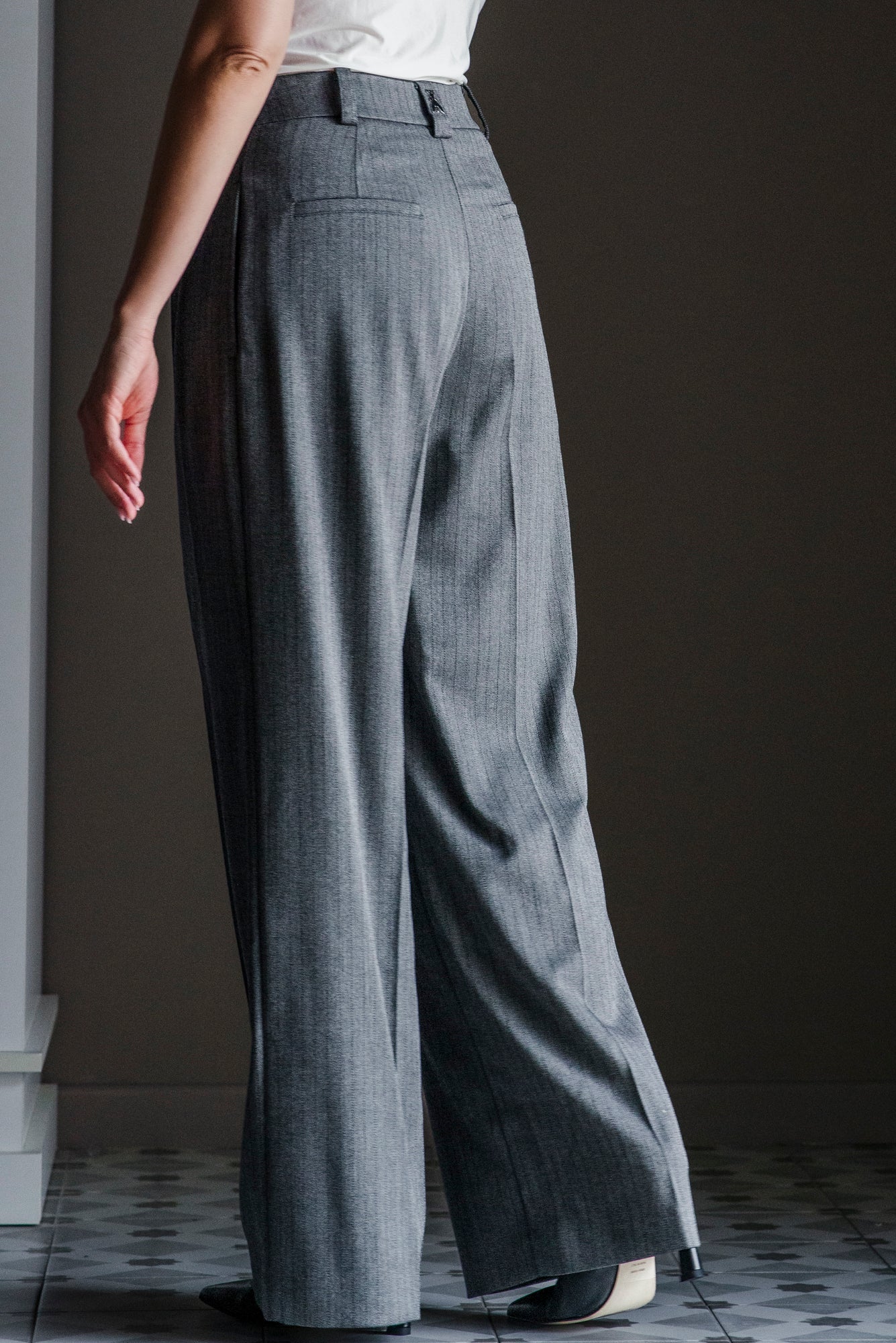 Pantalone gessato wide-leg grigio/marrone