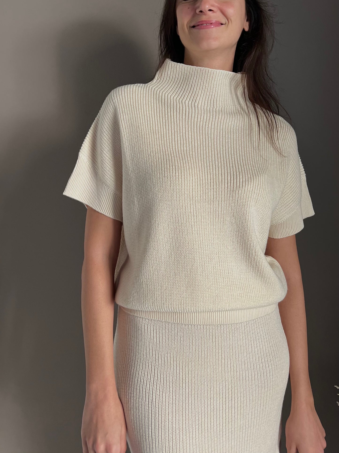 Maglia manica corta in lana a costine