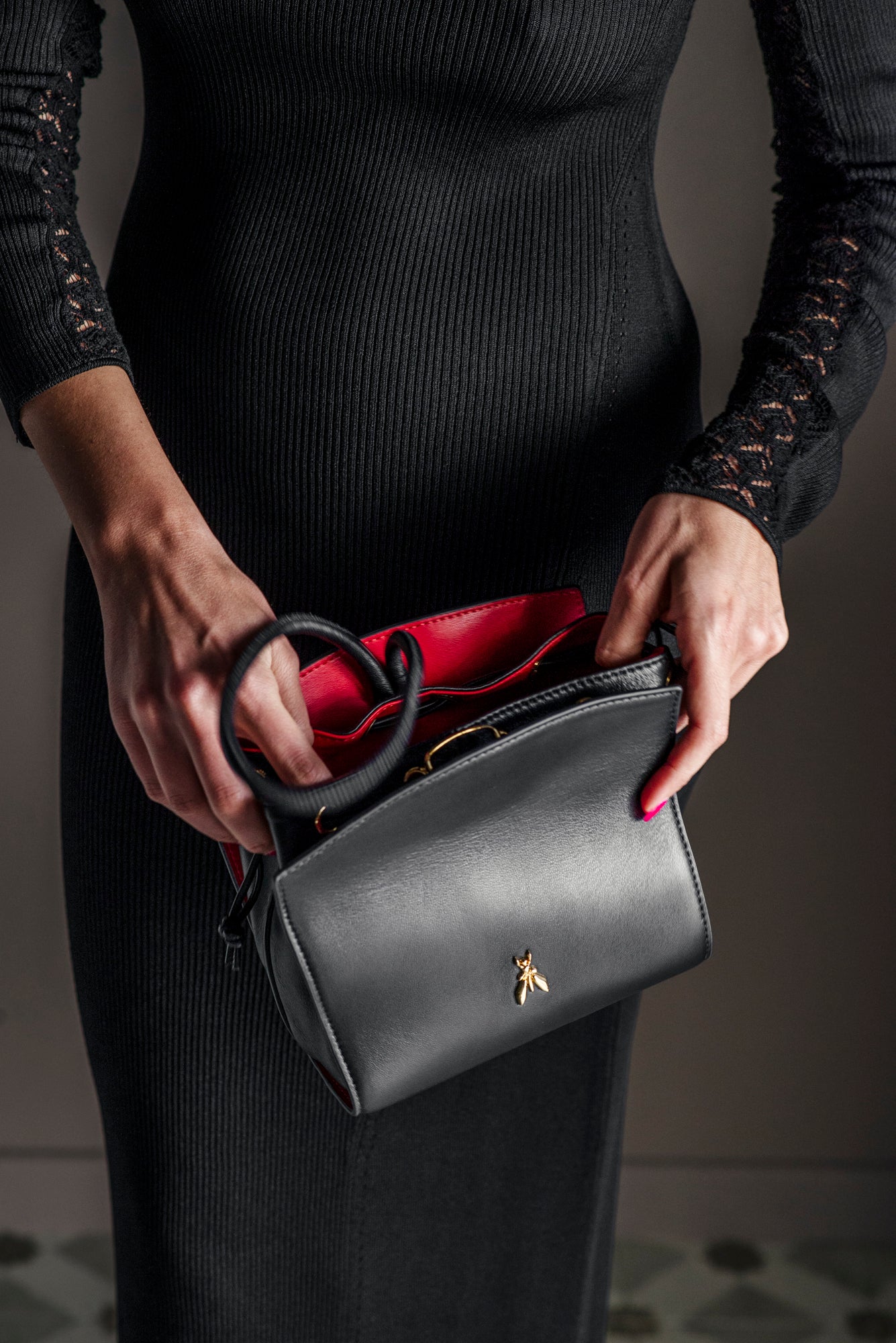 Borsa a mano in pelle con fodera a contrasto