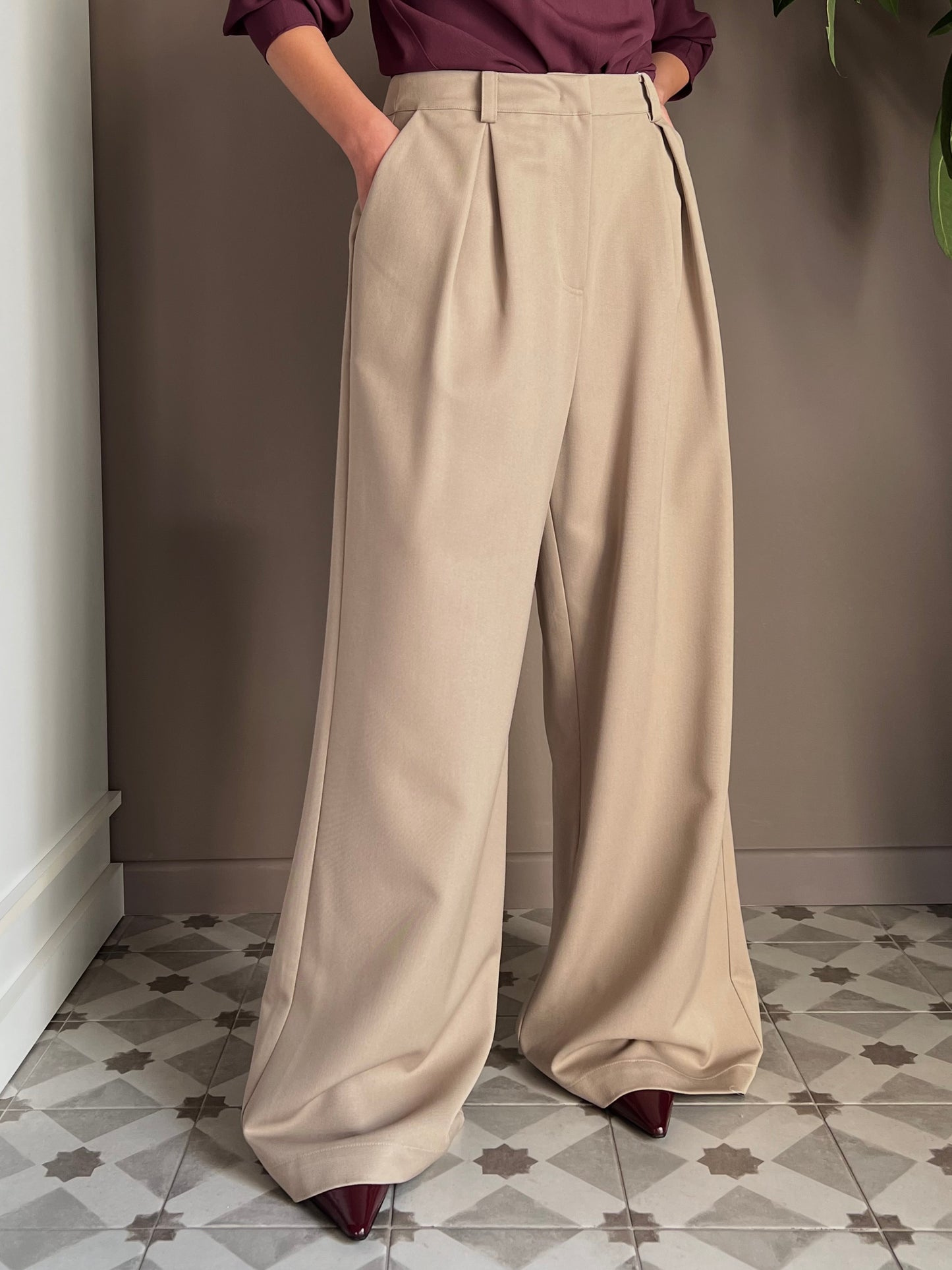Pantalone oversize in gabardine beige