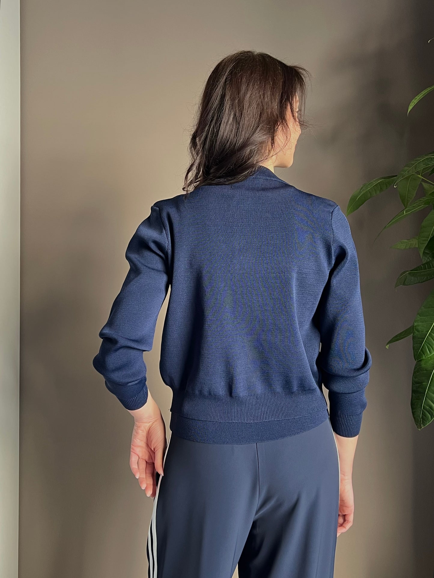 Cardigan in viscosa blu con bottoni dorati