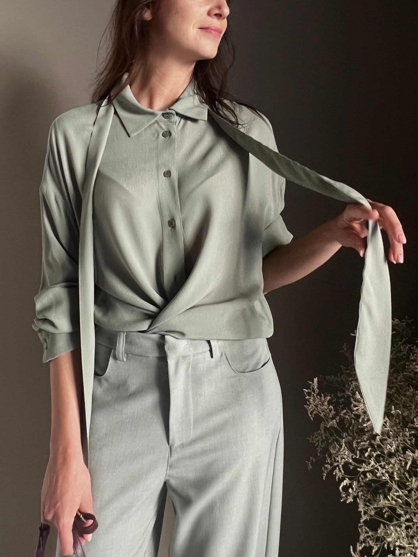 Camicia fluida in viscosa con cravattino staccabile