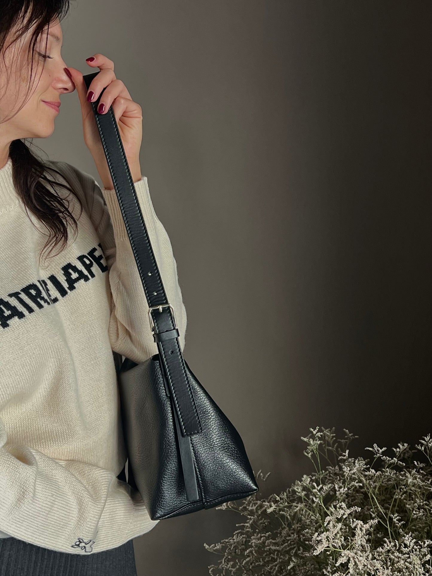 Borsa a tracolla Never Complete in pelle nera