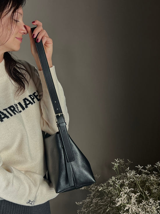 Borsa a tracolla Never Complete in pelle nera