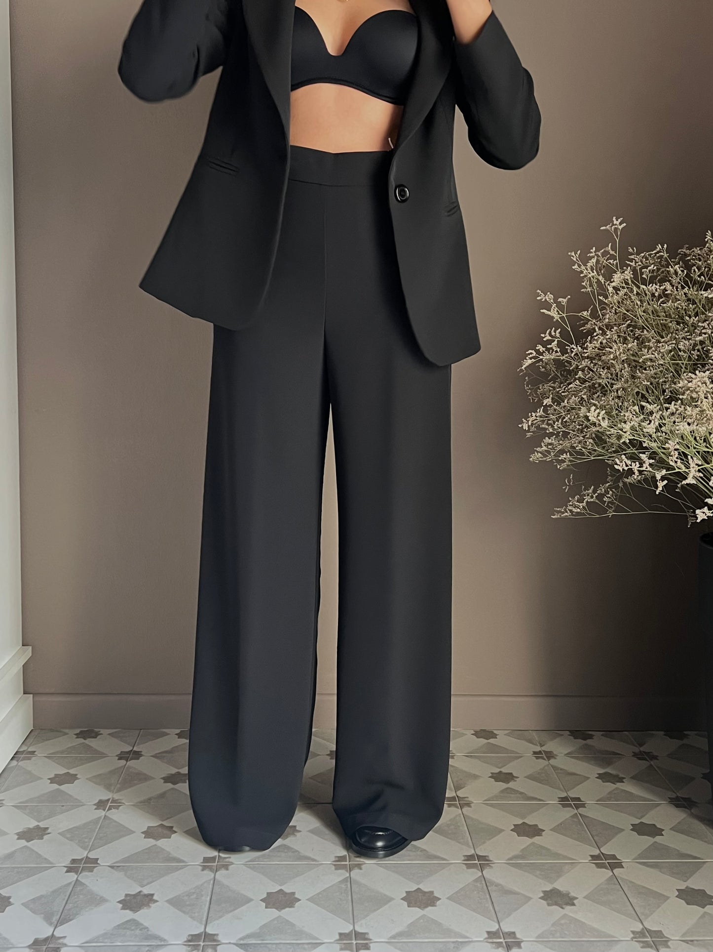 Pantalone nero in crepe vita alta