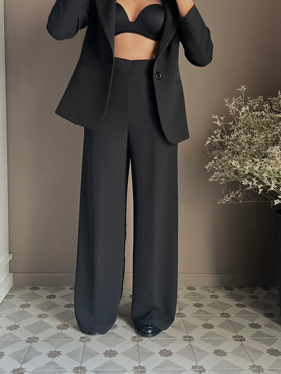 Pantalone nero in crepe vita alta