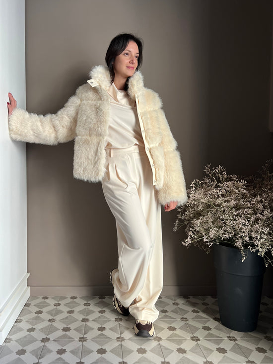 Giubbotto fluffy corto Wooly White