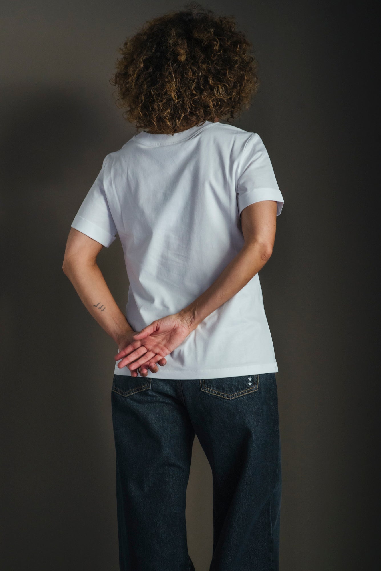 T-shirt in cotone premium con monogram oro