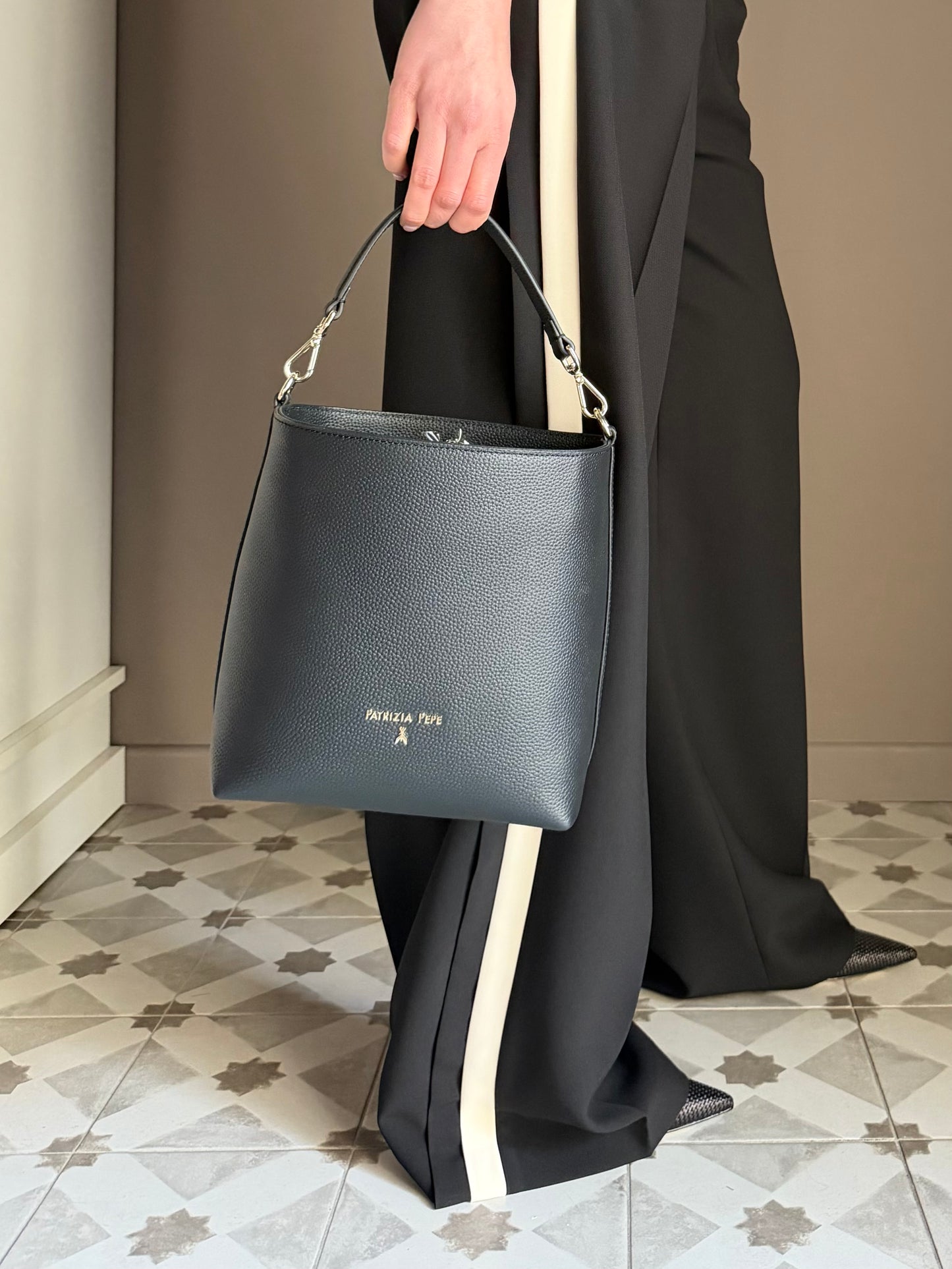 Borsa secchiello con tracolla