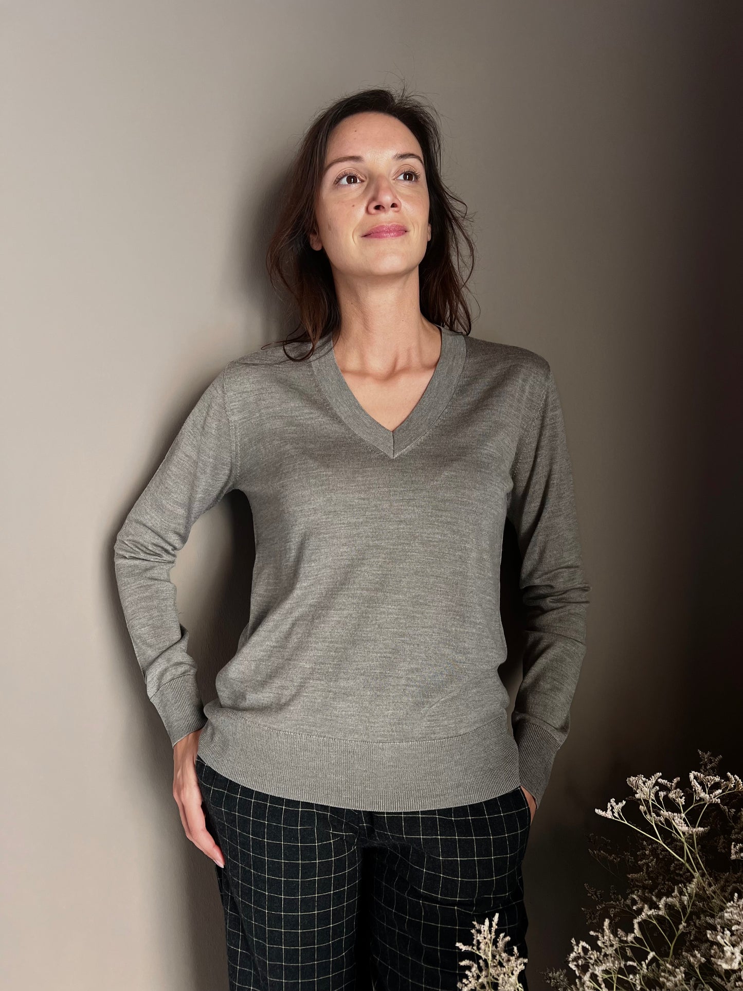 Maglia scollo a V in lana Greige