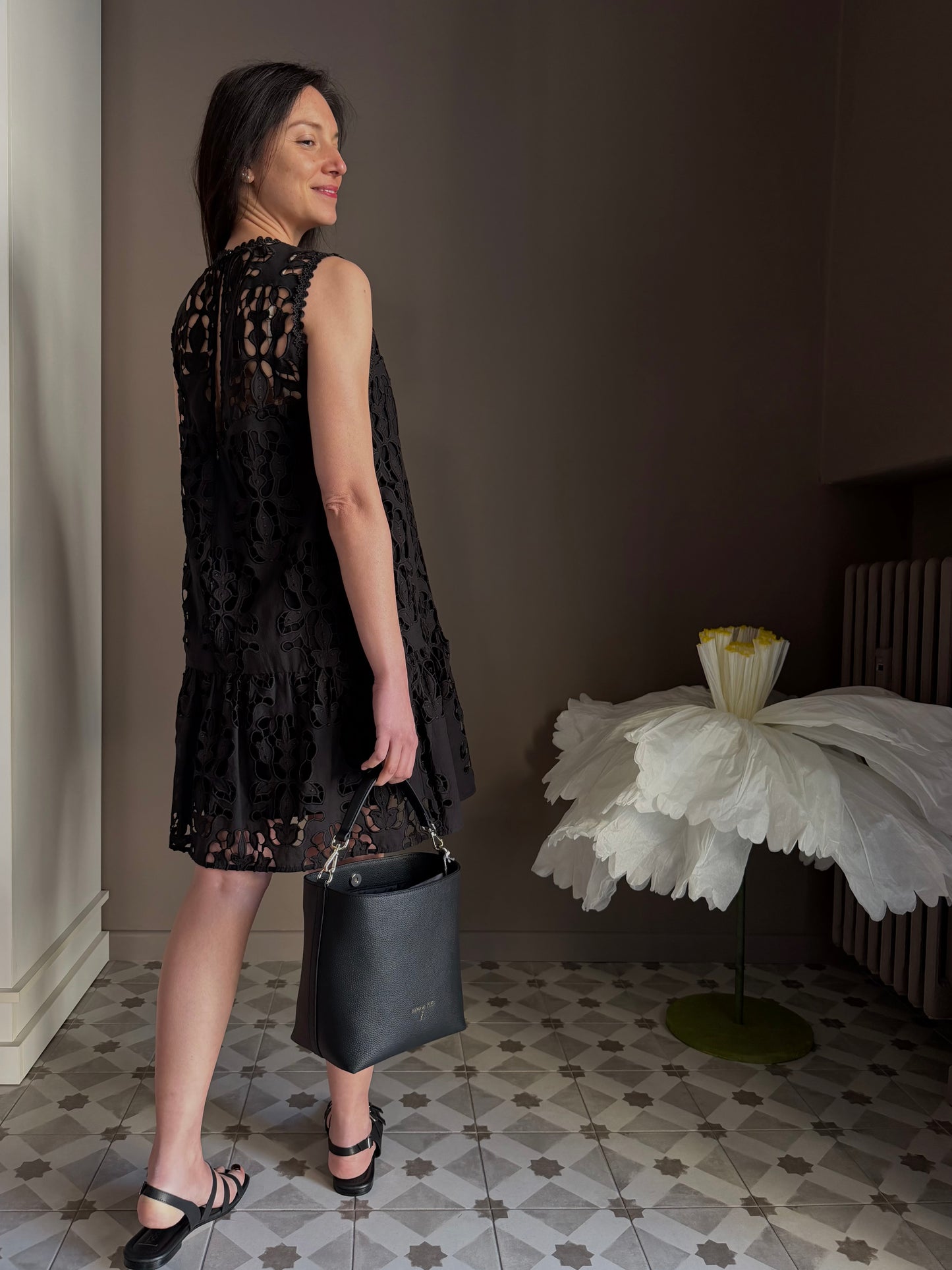 Abito svasato in macrame’ e tencel nero