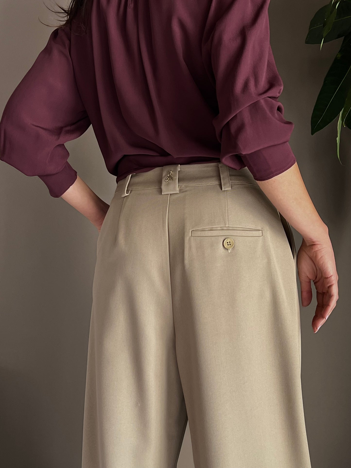Pantalone oversize in gabardine beige