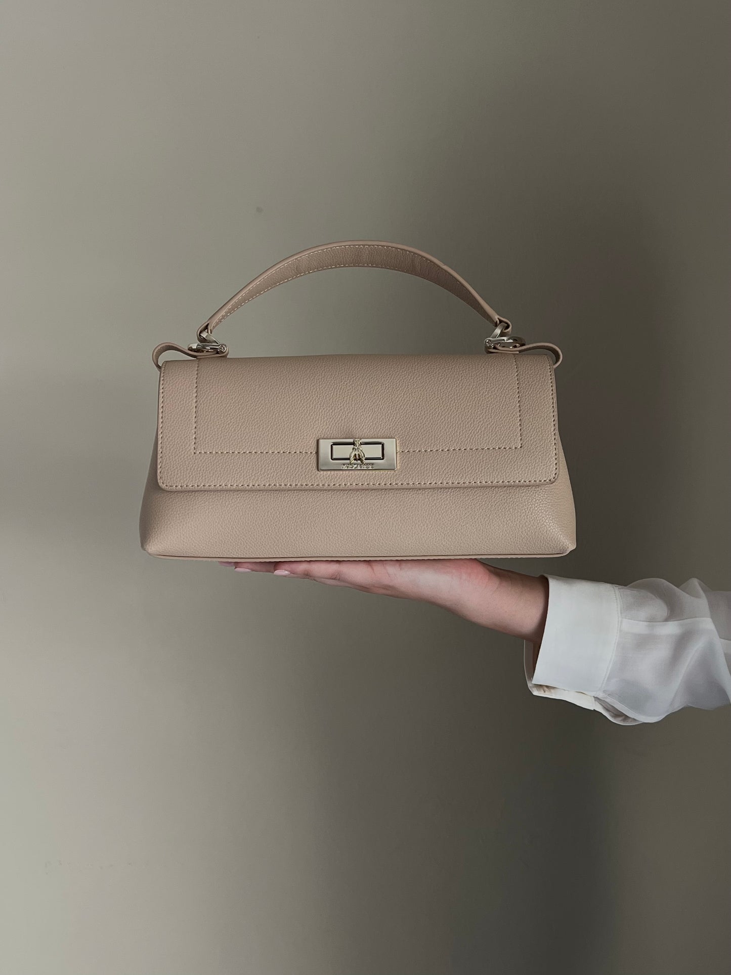 Borsa a tracolla piccola in pelle martellata camel beige