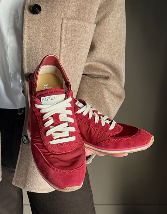 Sneakers running in suede Glossy Red
