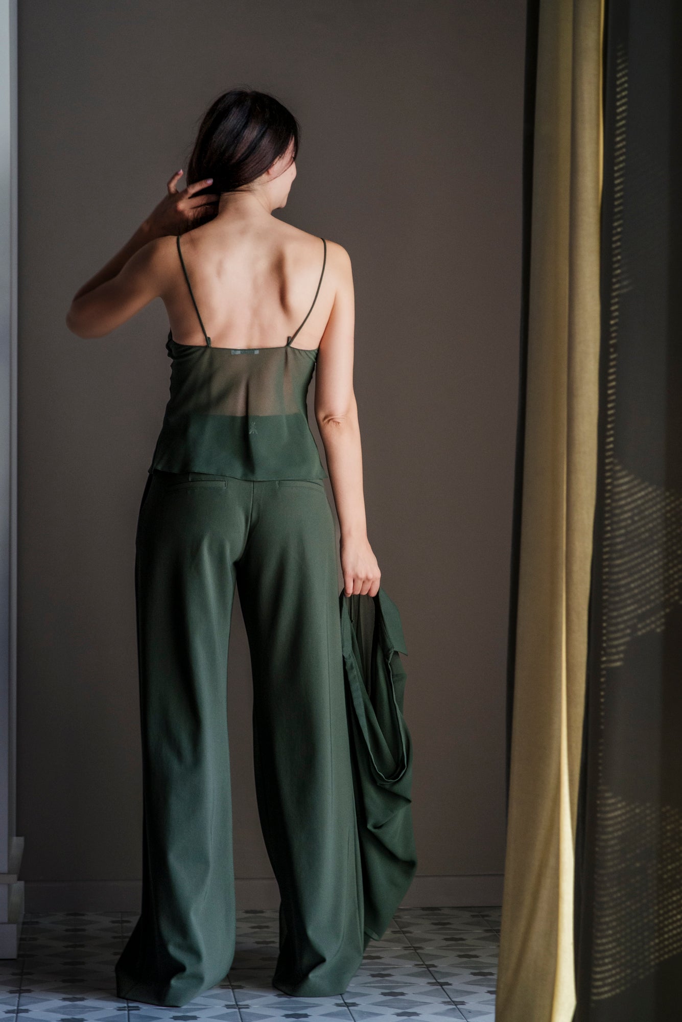 Pantalone a palazzo con vita elasticizzata militare