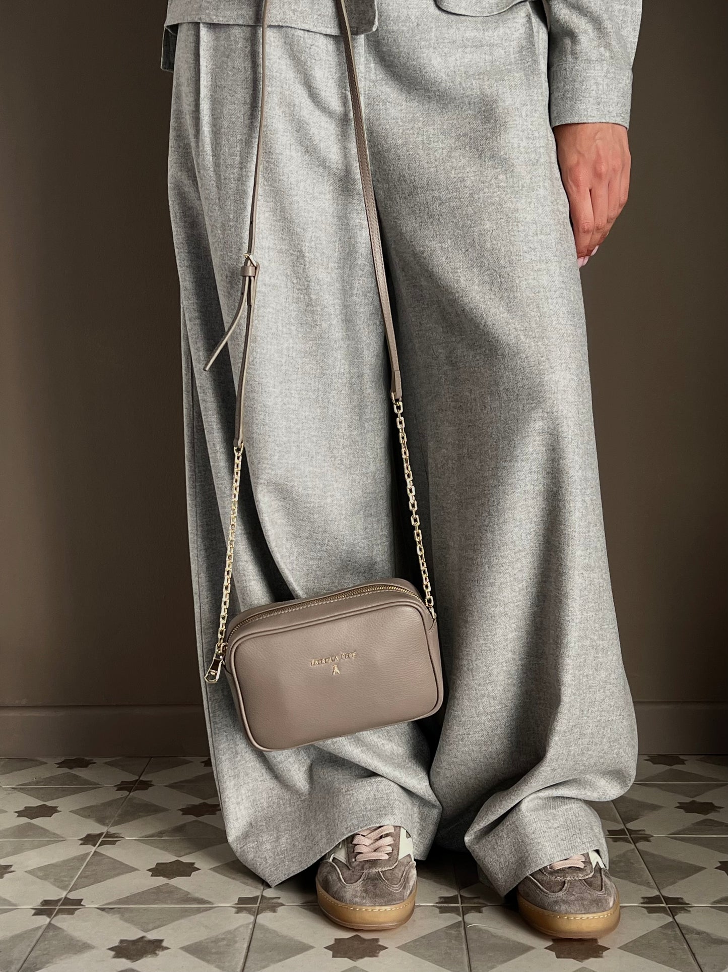 Tracolla piccola camera case taupe