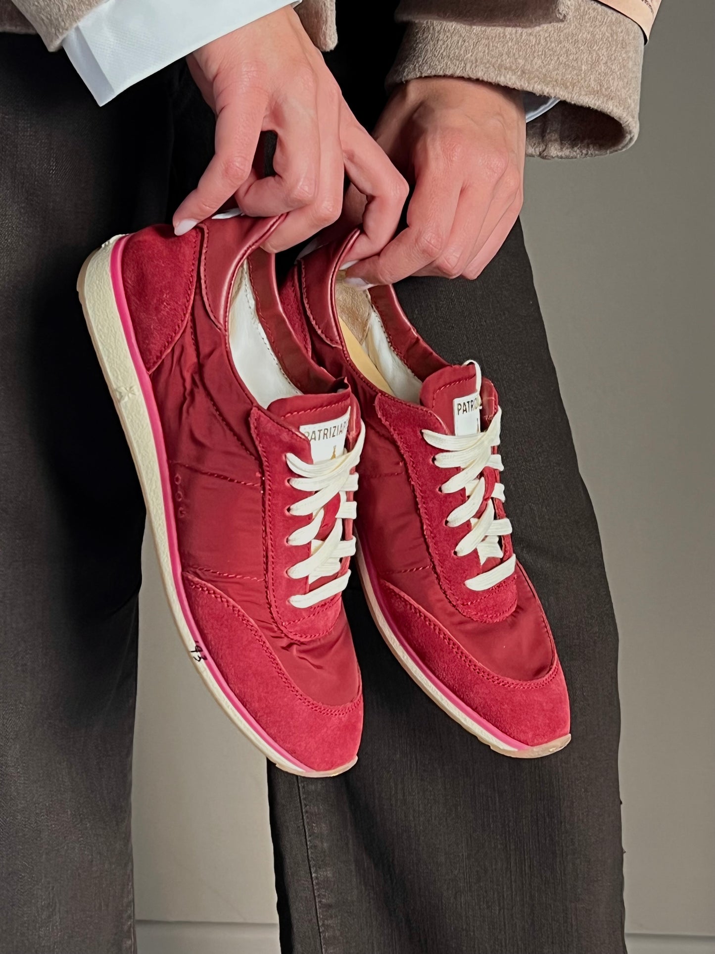 Sneakers running in suede Glossy Red