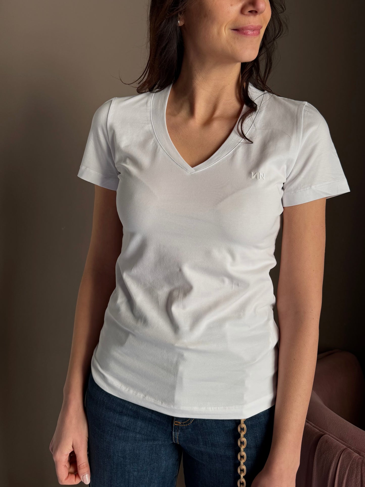 T-shirt slim fit scollo a V