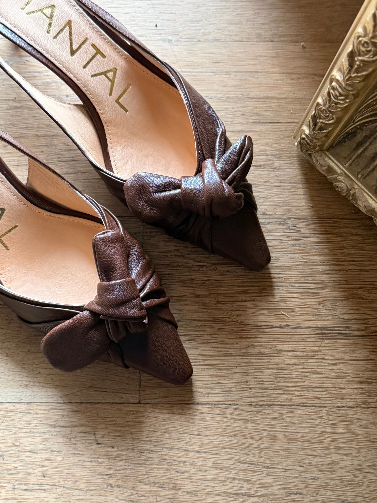 Decolletè in nappa con nodo