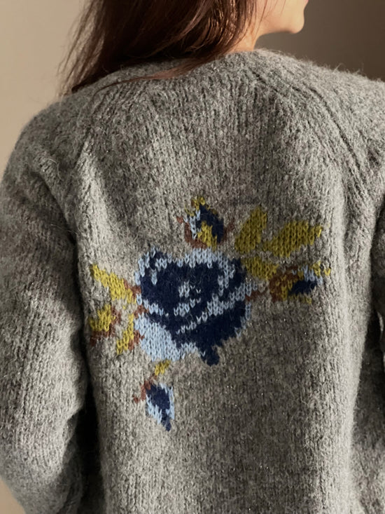 Cardigan grigio con ricamo