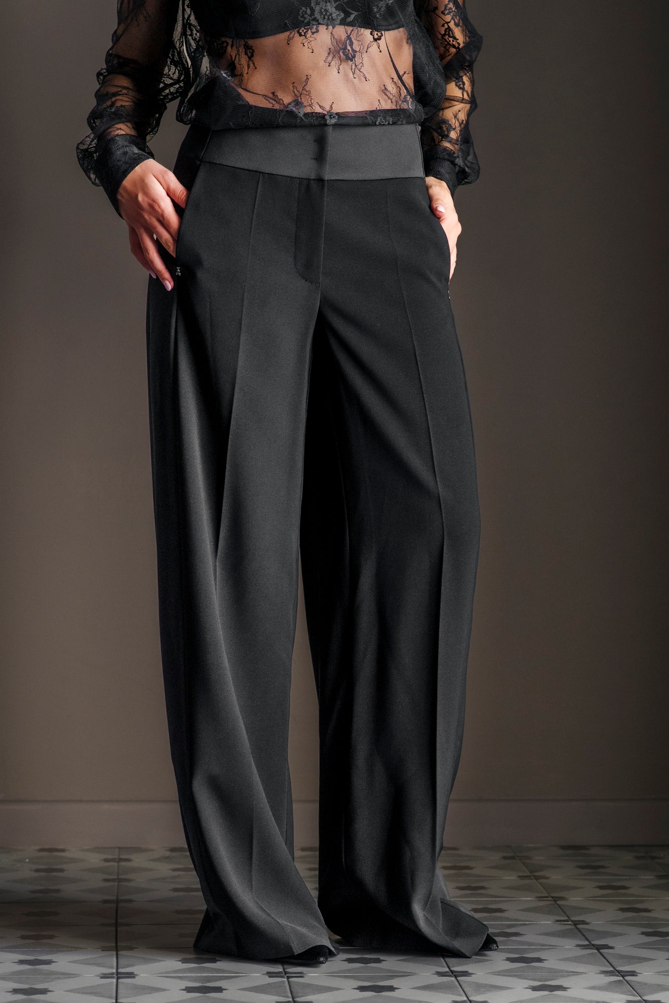 Pantaloni fluidi sartoriali con banda laterale