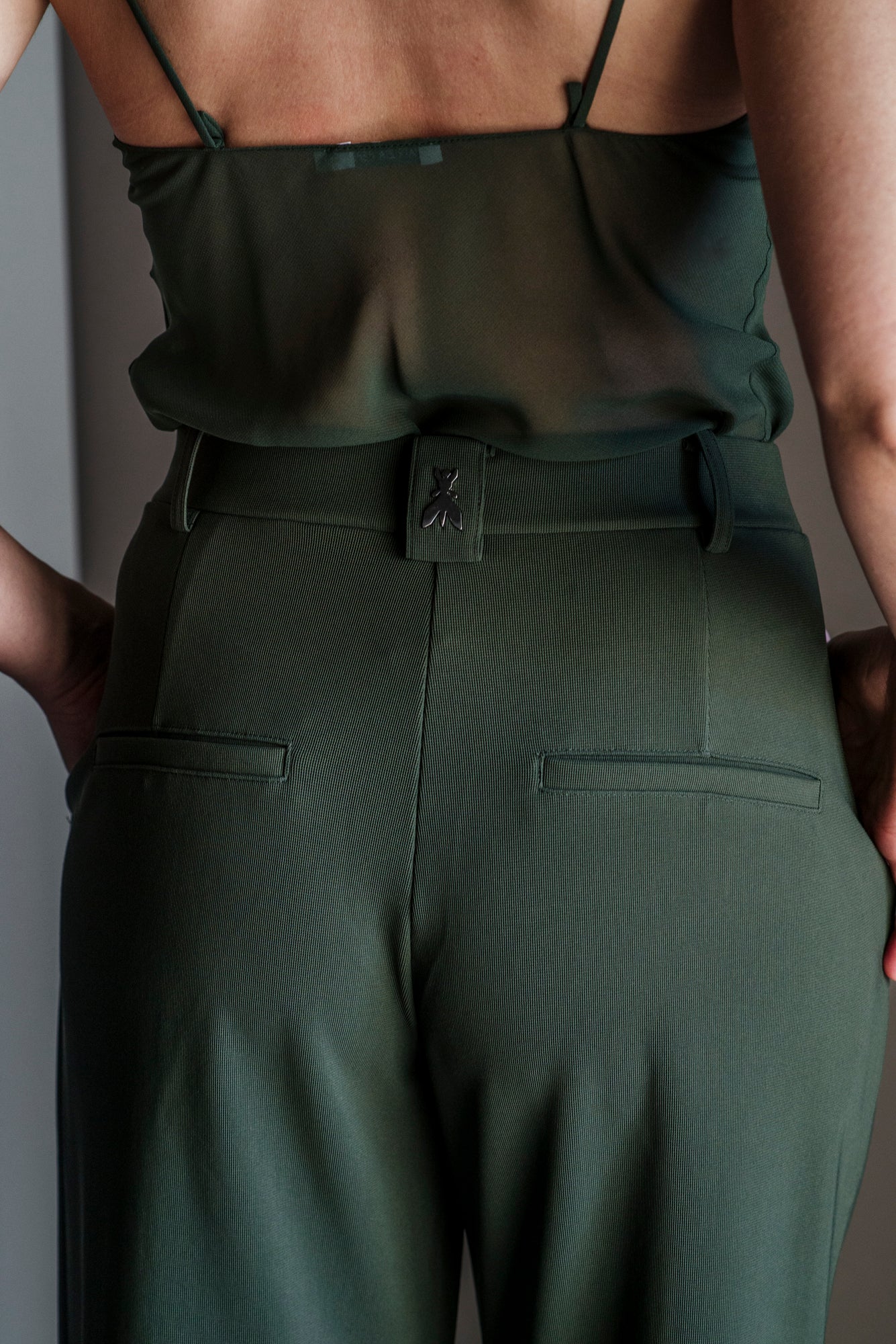 Pantalone a palazzo con vita elasticizzata militare