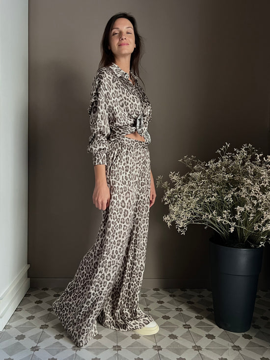 Pantalone in viscosa con stampa animalier