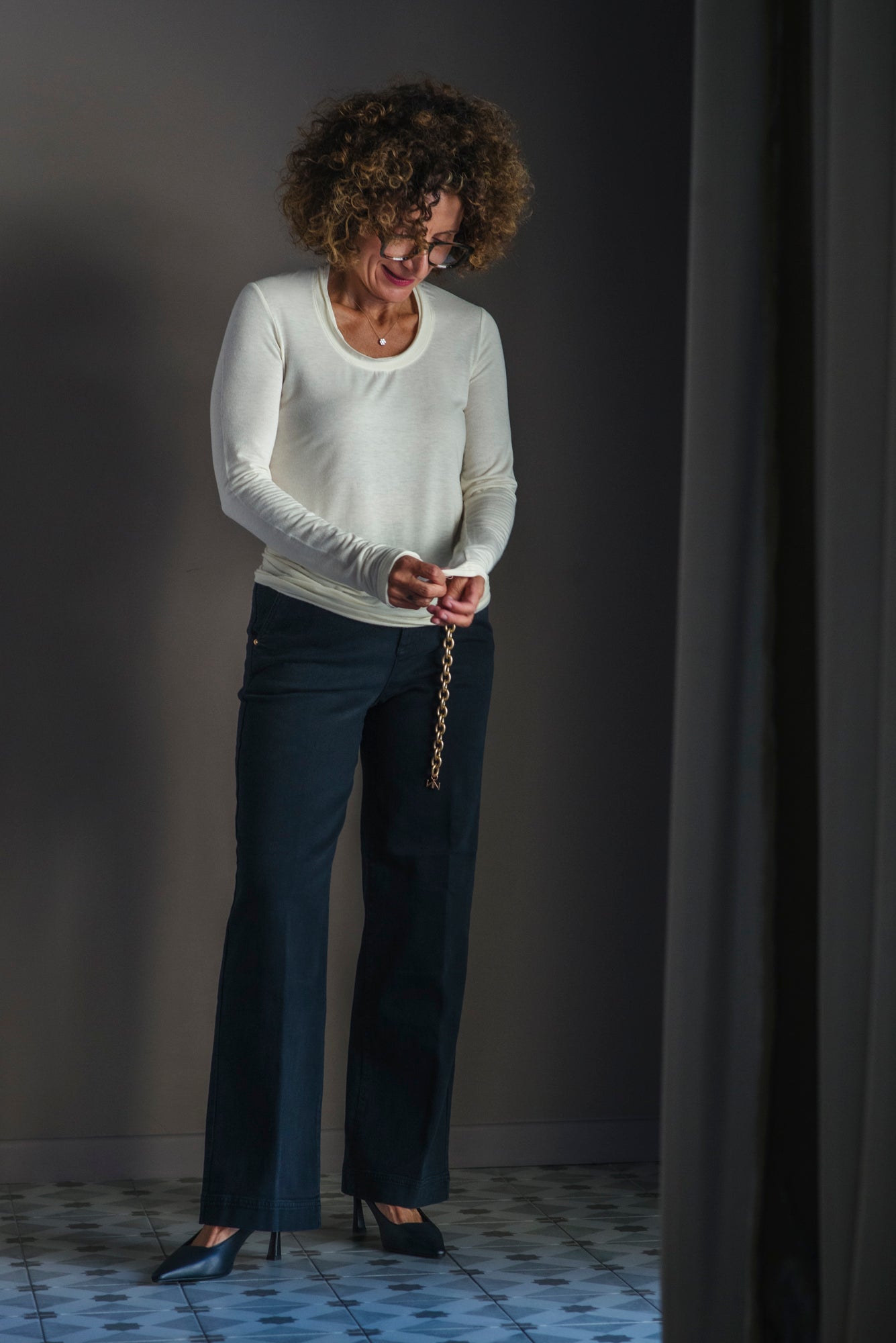 Pantalone denim gamba dritta Nero con catena.