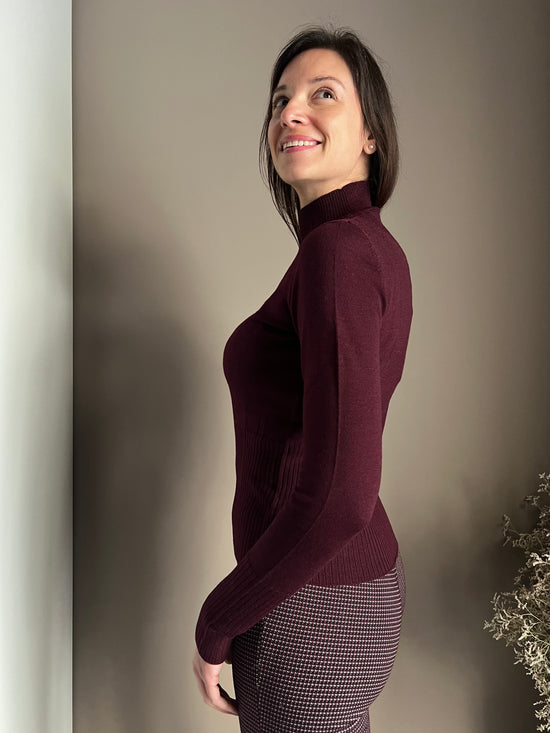 Maglia in lana rasata collo alto Purple red