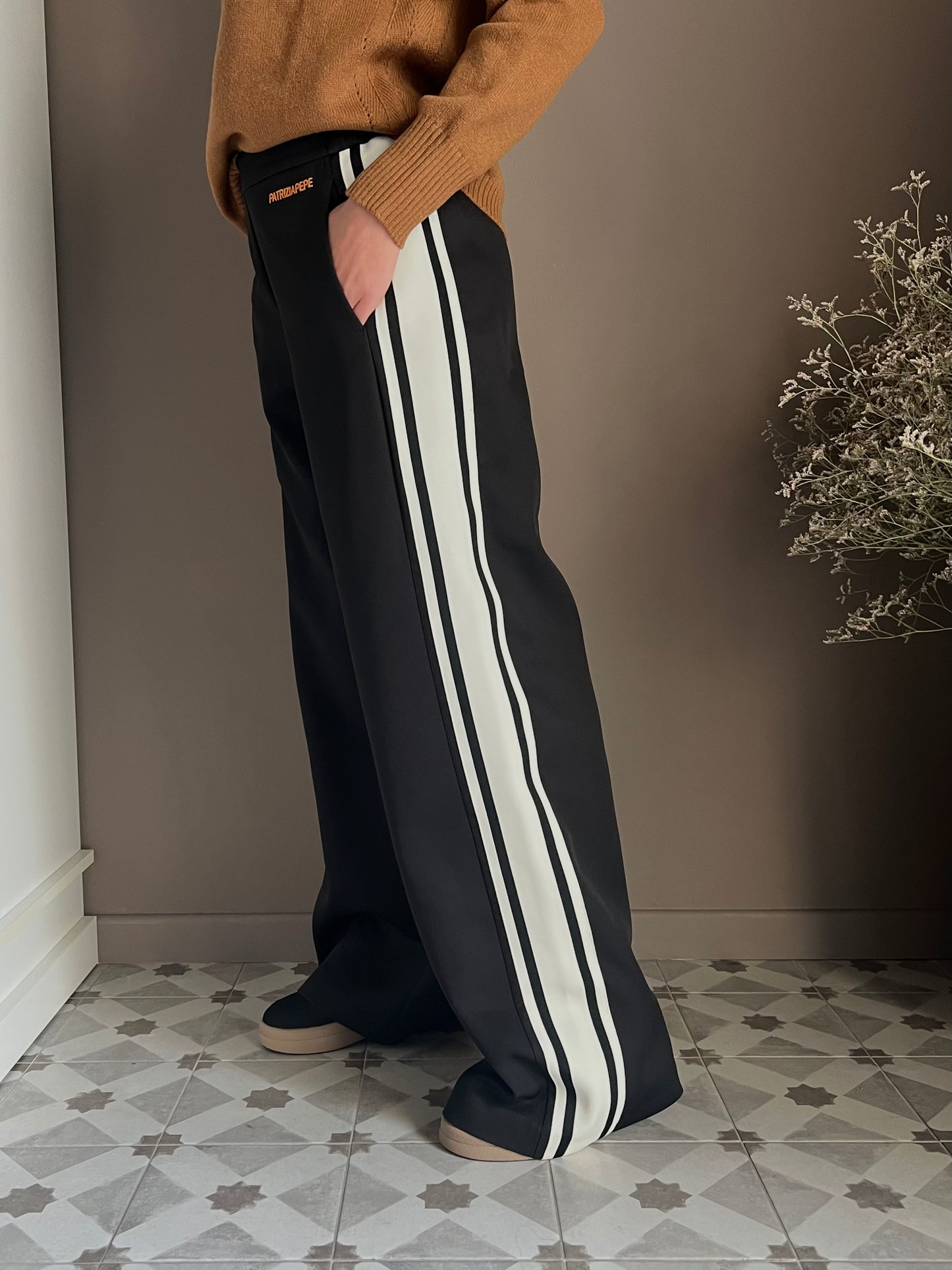 Pantalone Sporty-Chic Patrizia Pepe con Banda Laterale