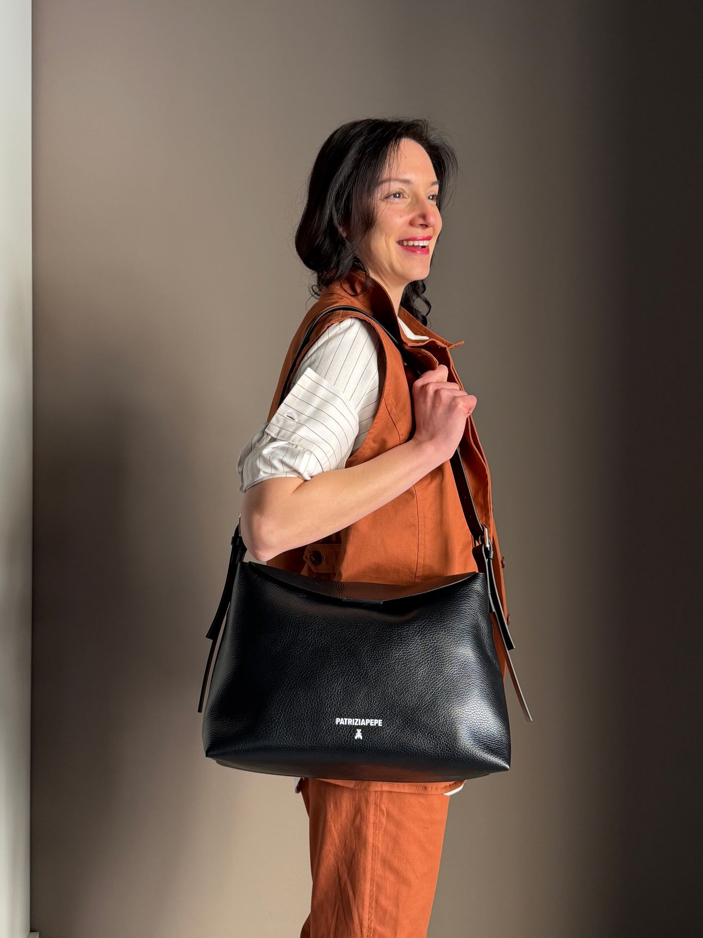 Borsa a tracolla Never grande Nera