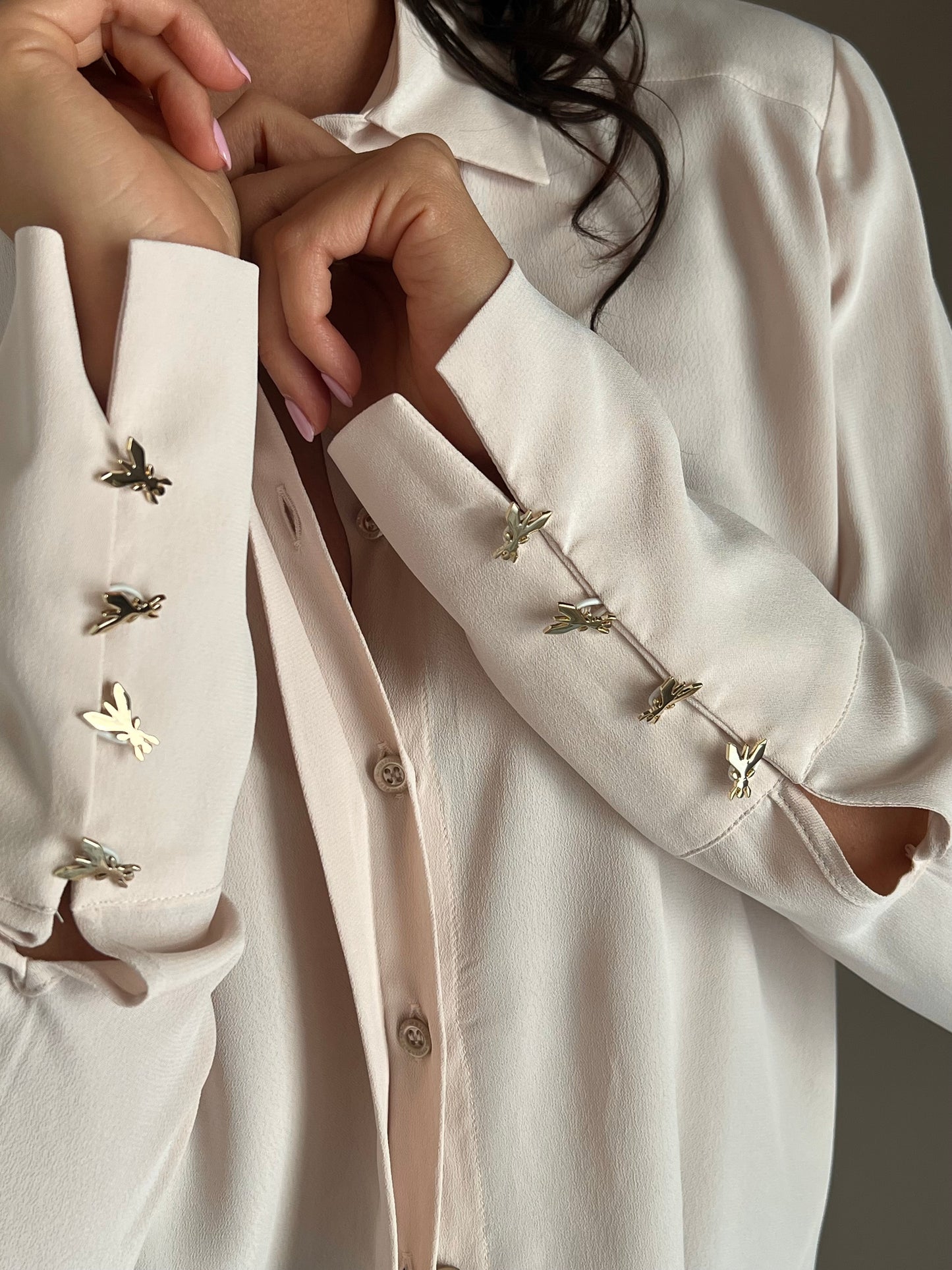 Camicia in viscosa con dettaglio fly sui polsi