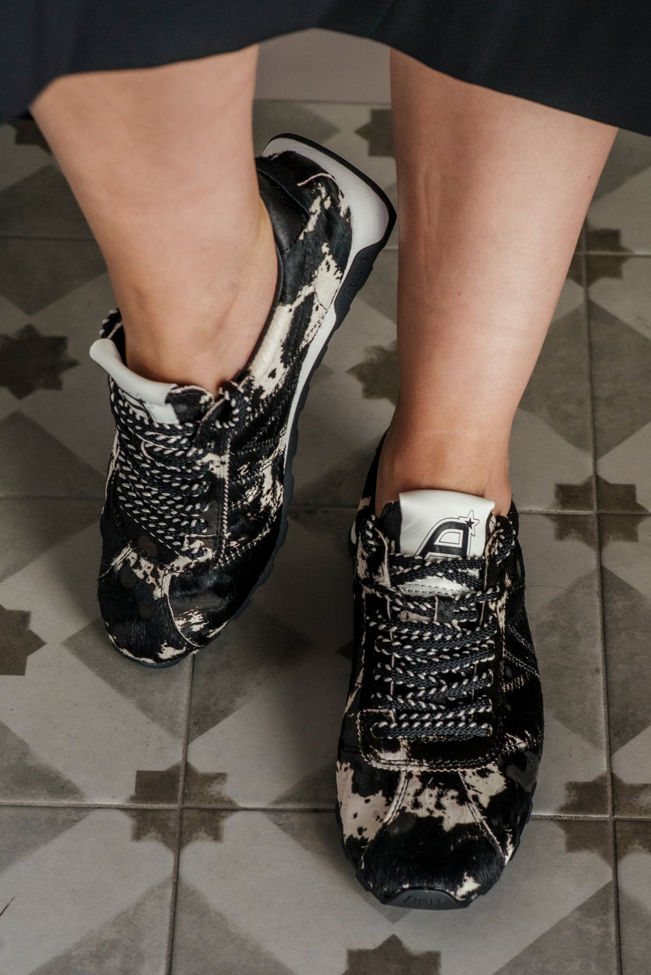 Sneakers in cavallino bianco/nero