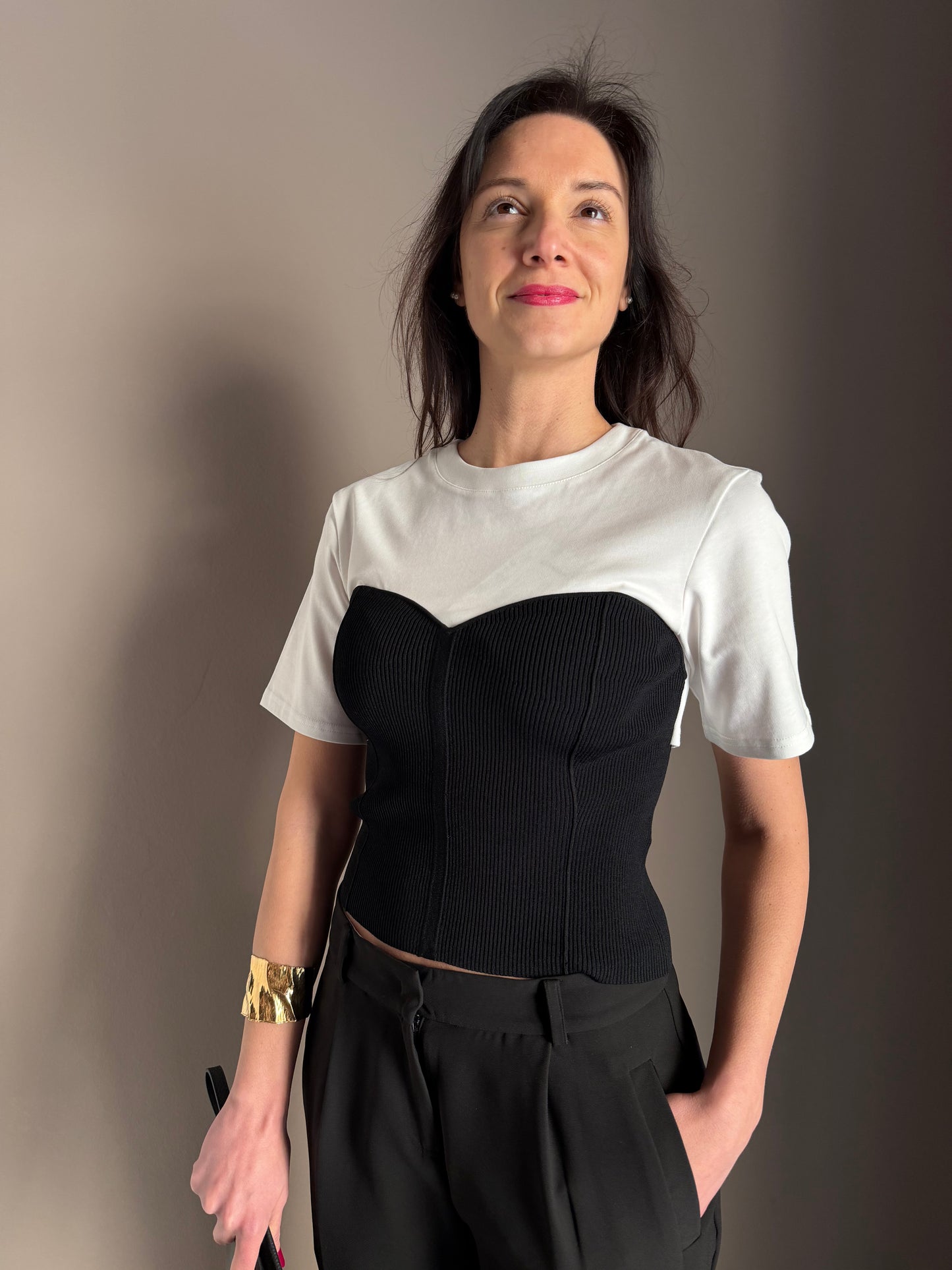 T-shirt con effetto bustino