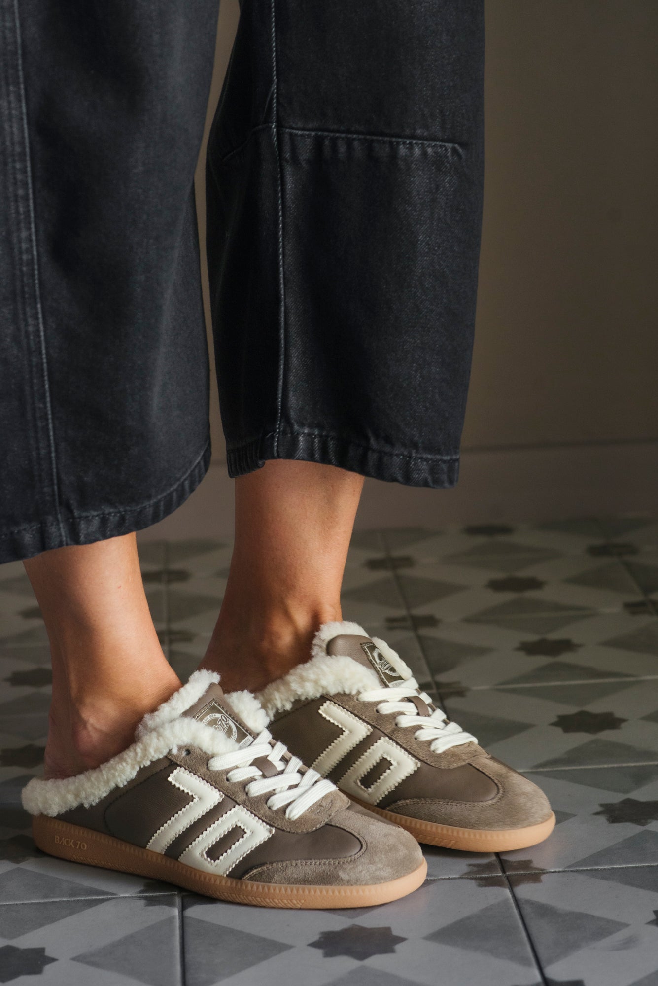 Sneakers sabot in pelle con ecopelliccia