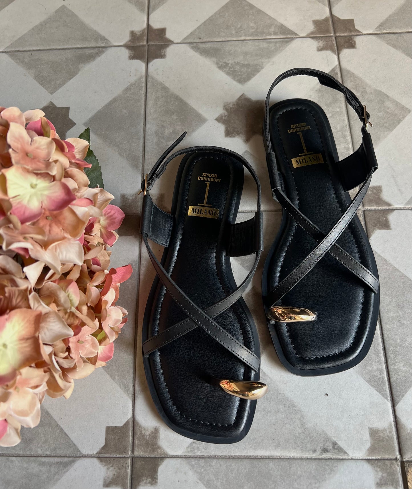 Sandalo infradito in pelle nero
