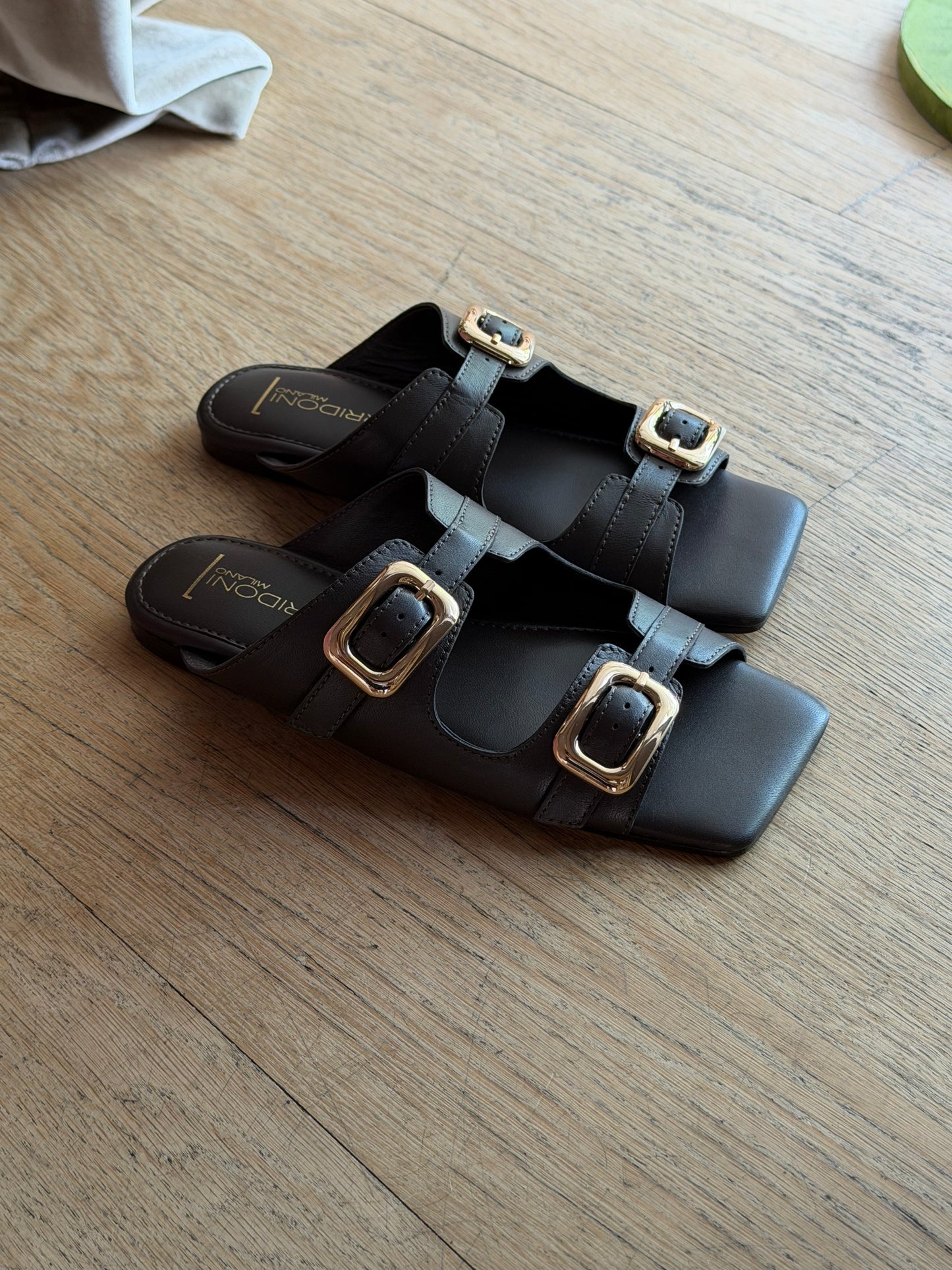Sabot "Double Buckle" in Pelle Cioccolato