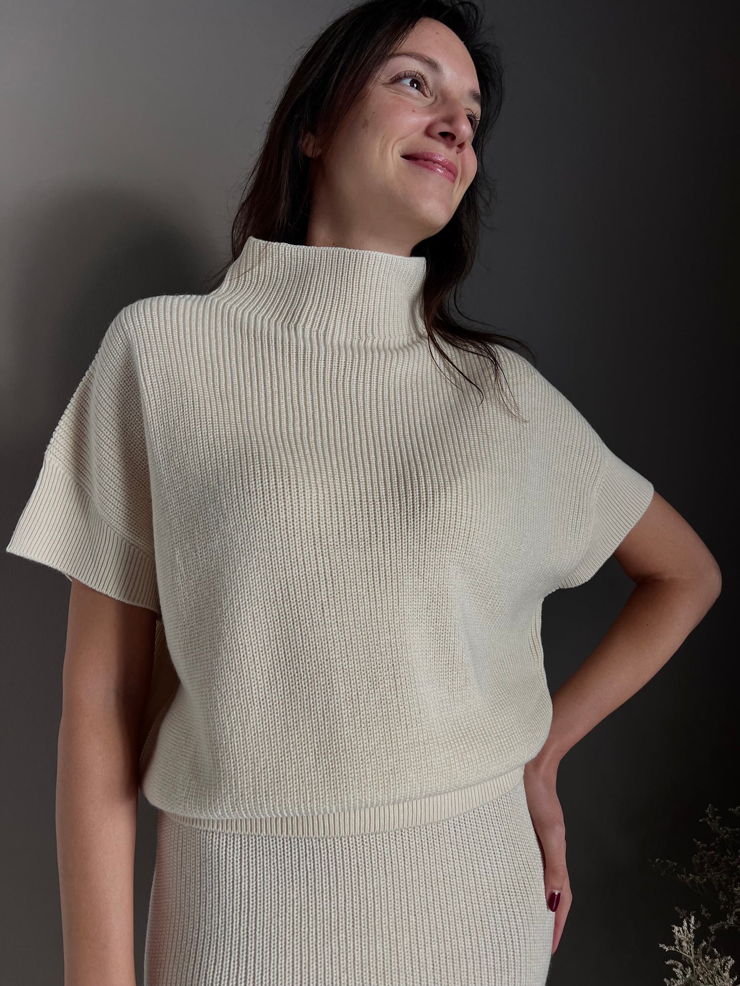 Maglia manica corta in lana a costine