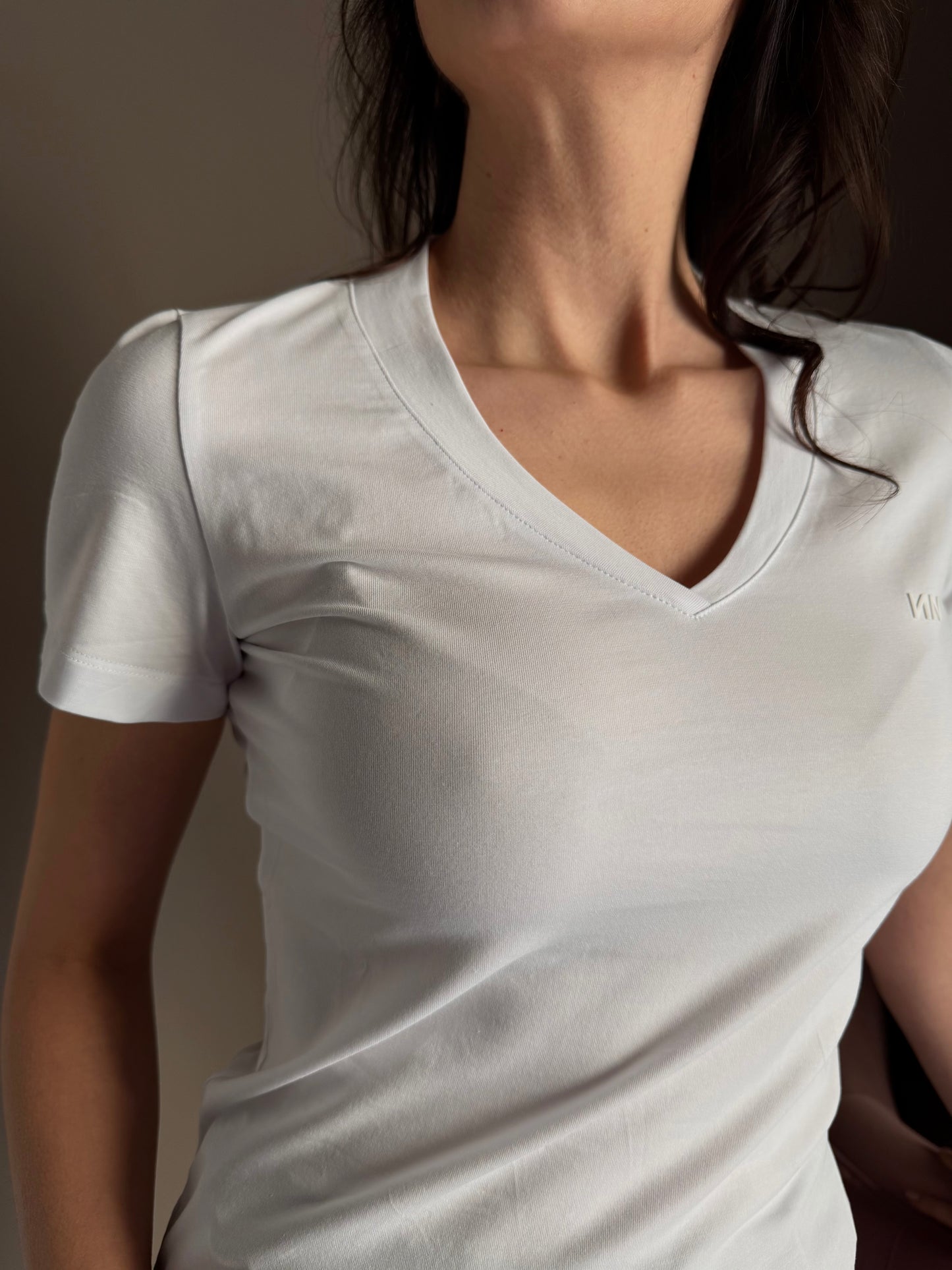 T-shirt slim fit scollo a V