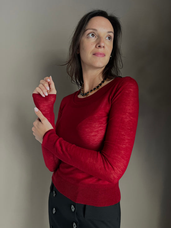 Maglia ultra fine in lana con scollo a barca