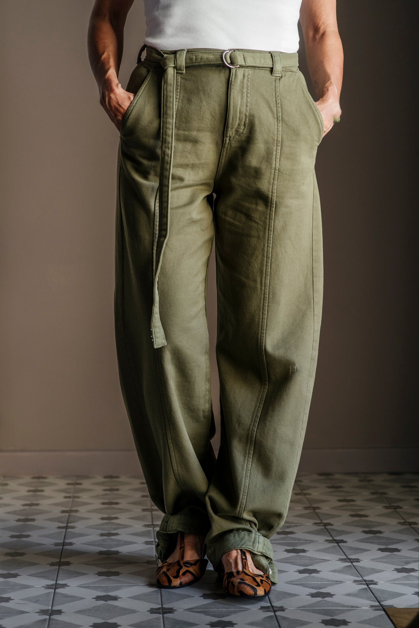 Pantalone utilitarian in cotone verde militare