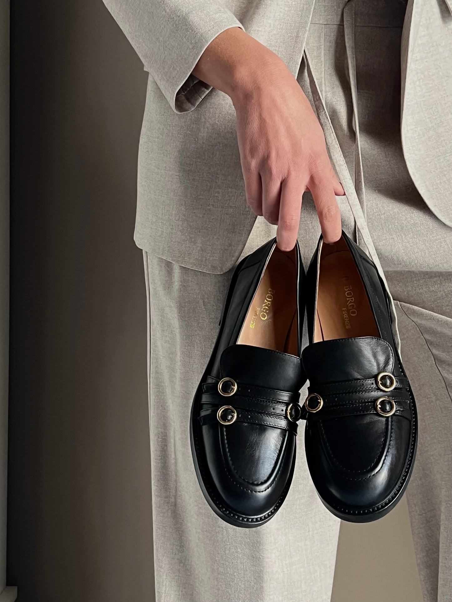 Mocassino in pelle con dettagli gold