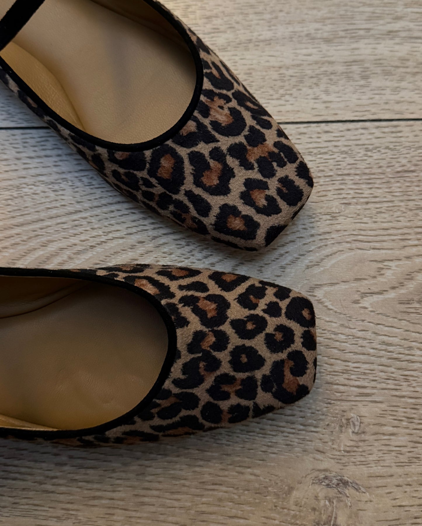 Scarpa Mary Jane leopard in camoscio
