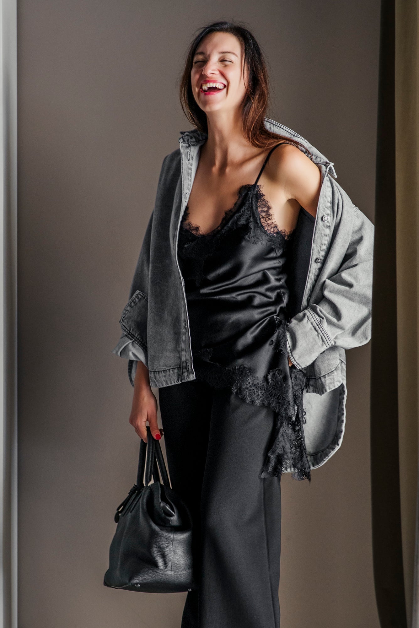 Top con inserti in pizzo asimmetrico